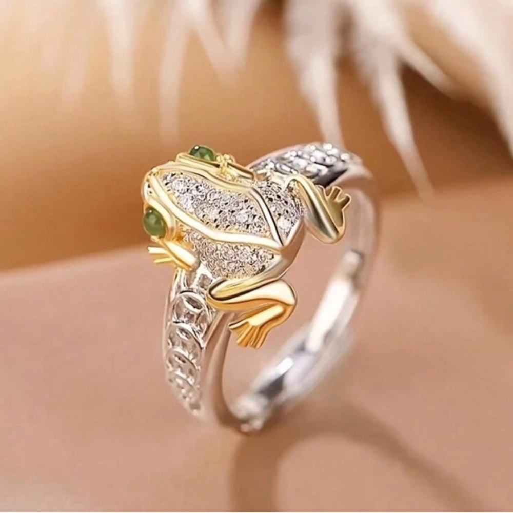 Elegant Frog Design Gold and Silver Ring